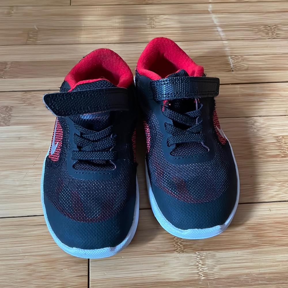 Nike black, red and white sneakers